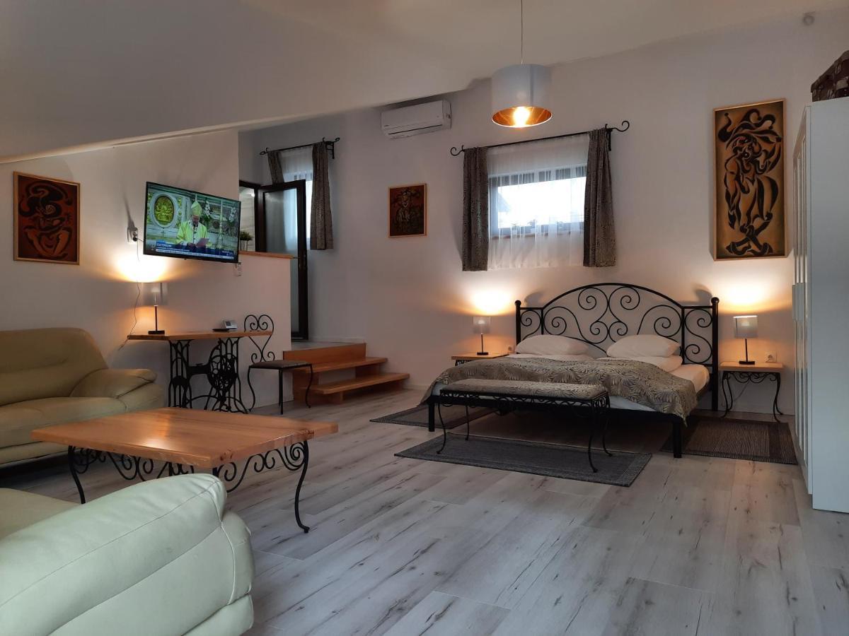 Korona Panzio Bed & Breakfast Odorheiu Secuiesc Exterior photo