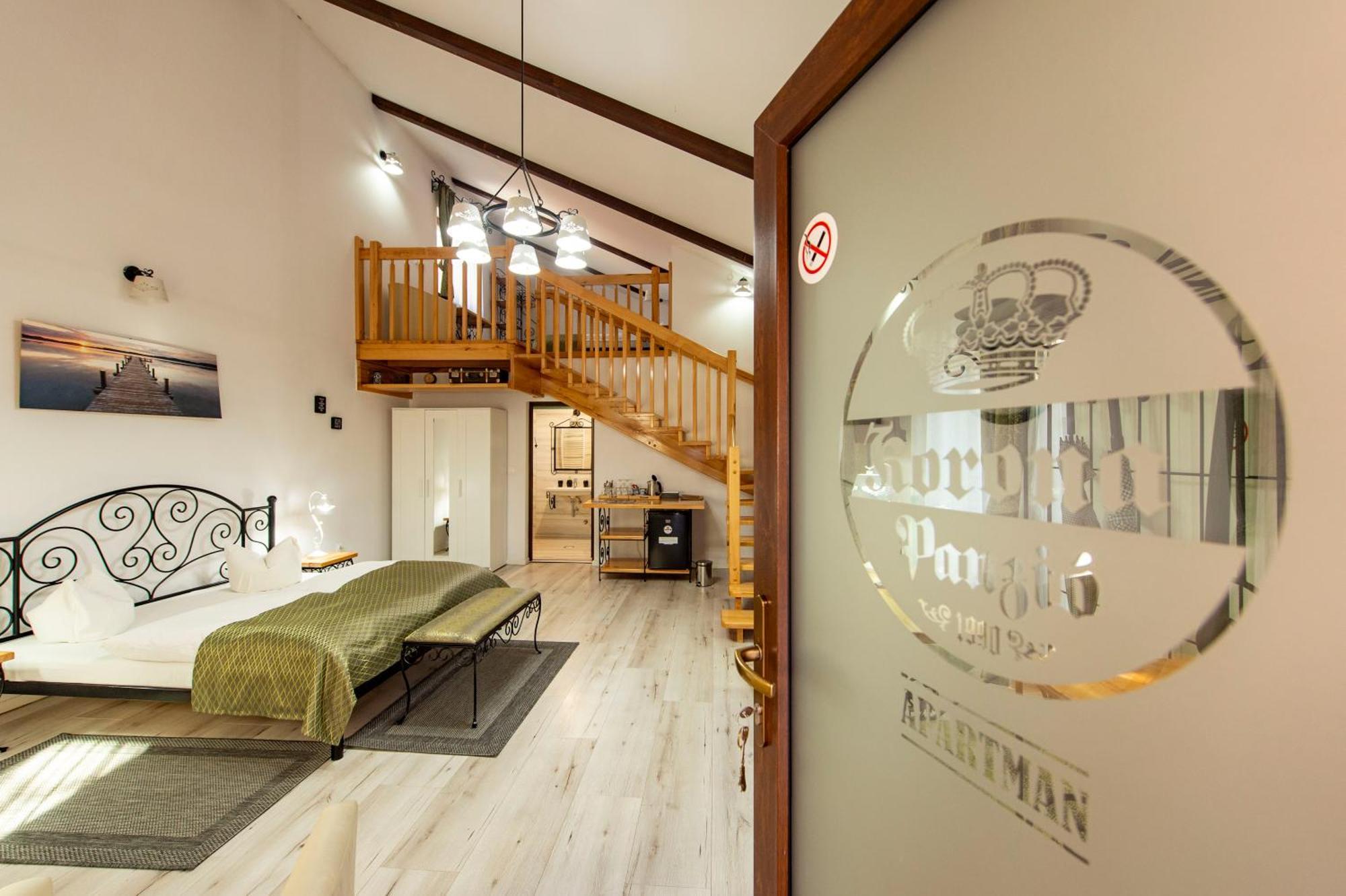 Korona Panzio Bed & Breakfast Odorheiu Secuiesc Exterior photo
